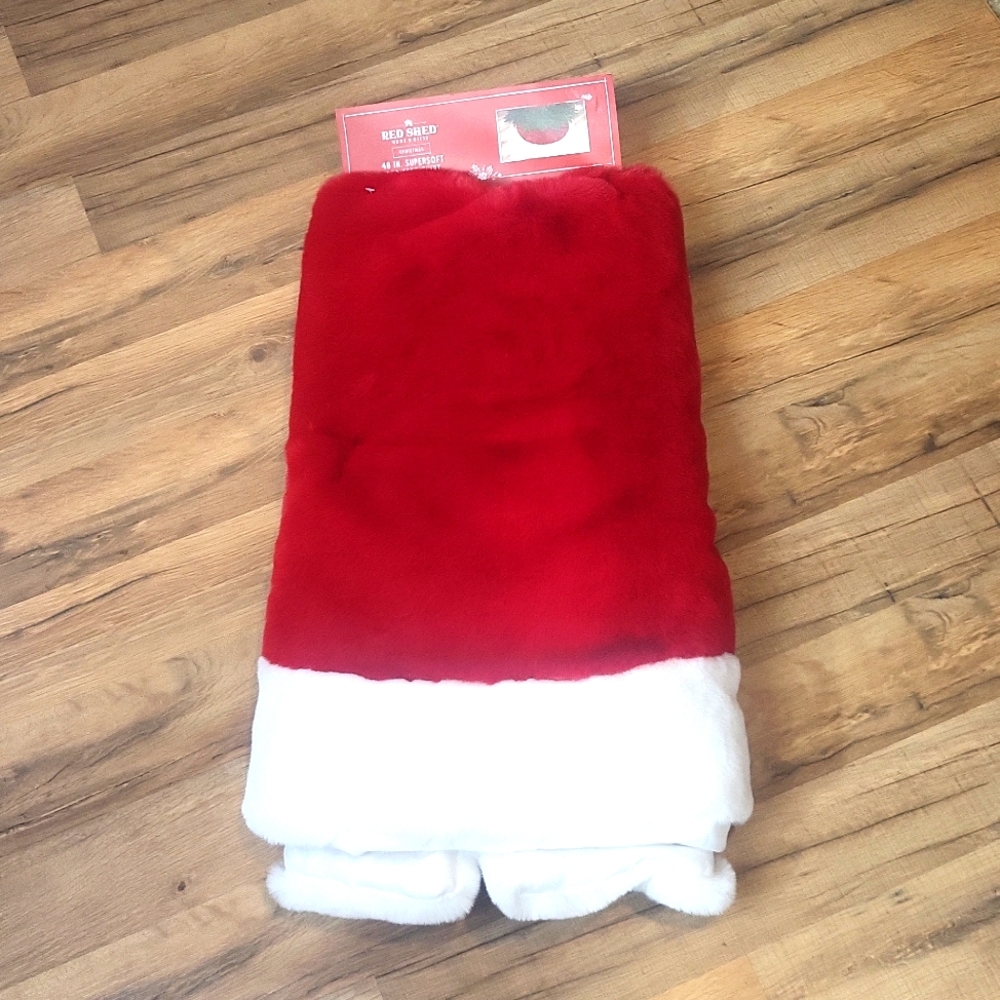 RED SHED Red White 48" Supersoft Faux Fur Trim Tree Skirt